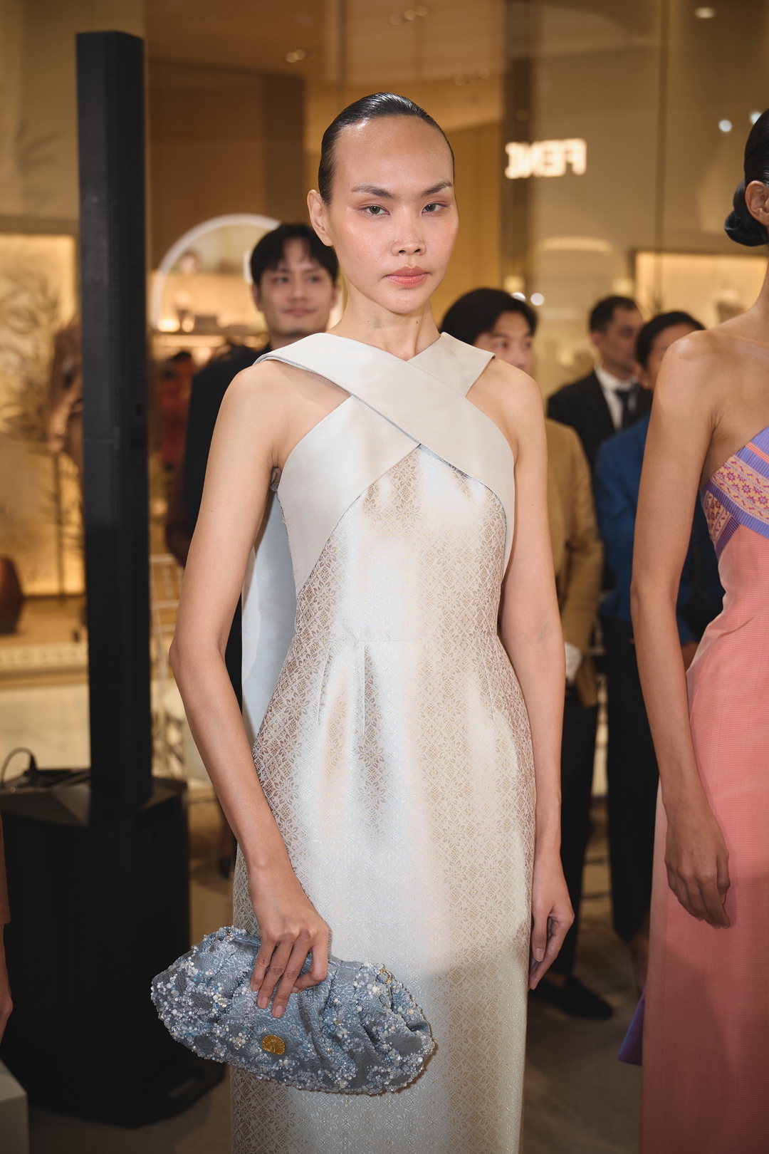 สมเด็จพระเจ้าลูกเธอ เจ้าฟ้าสิริวัณณวรี นารีรัตนราชกัญญา ทรงรับชมแฟชั่นโชว์ภายใต้แนวคิด ‘The Walk of Woven Identities’