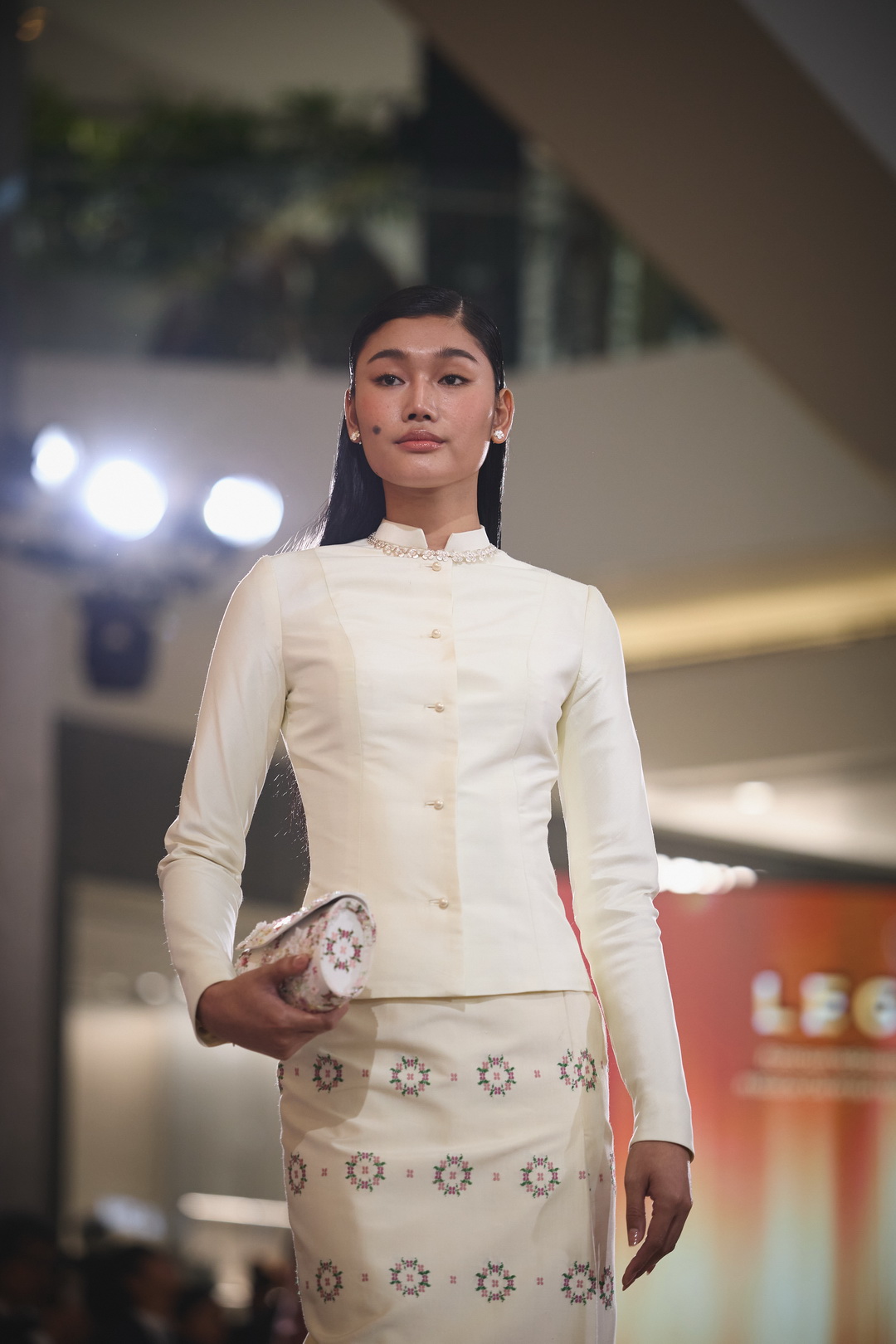 สมเด็จพระเจ้าลูกเธอ เจ้าฟ้าสิริวัณณวรี นารีรัตนราชกัญญา ทรงรับชมแฟชั่นโชว์ภายใต้แนวคิด ‘The Walk of Woven Identities’