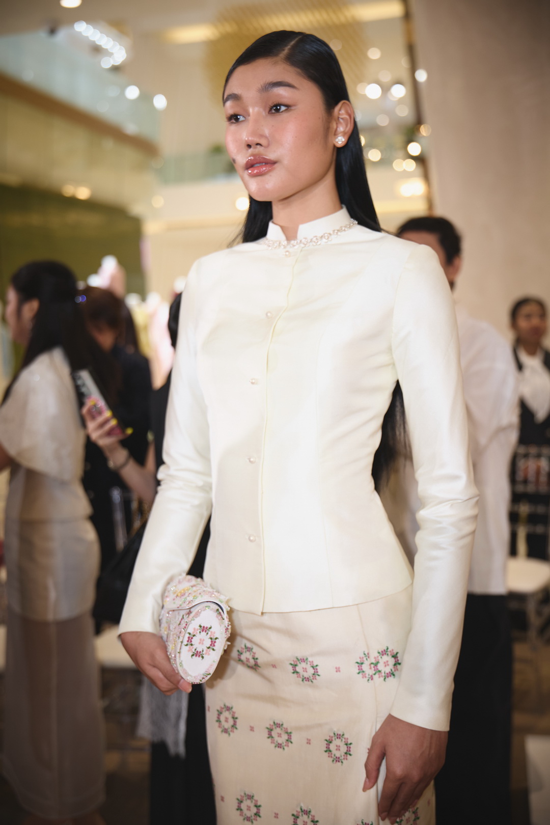สมเด็จพระเจ้าลูกเธอ เจ้าฟ้าสิริวัณณวรี นารีรัตนราชกัญญา ทรงรับชมแฟชั่นโชว์ภายใต้แนวคิด ‘The Walk of Woven Identities’