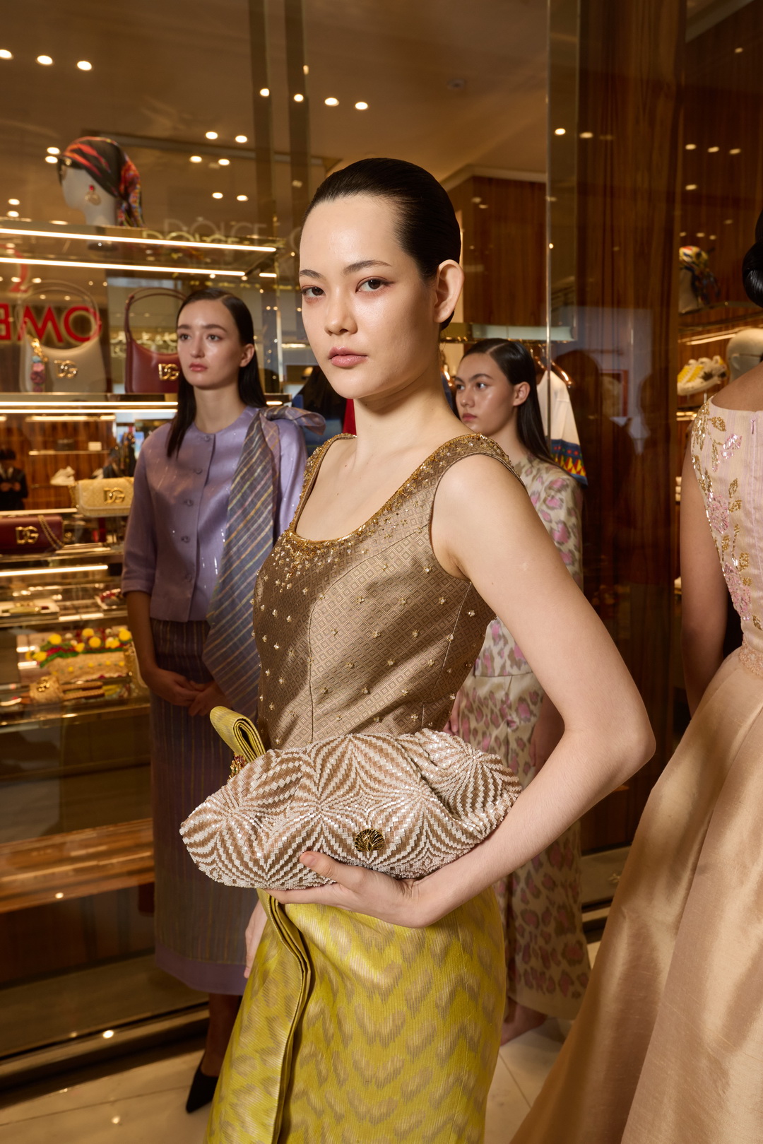 สมเด็จพระเจ้าลูกเธอ เจ้าฟ้าสิริวัณณวรี นารีรัตนราชกัญญา ทรงรับชมแฟชั่นโชว์ภายใต้แนวคิด ‘The Walk of Woven Identities’