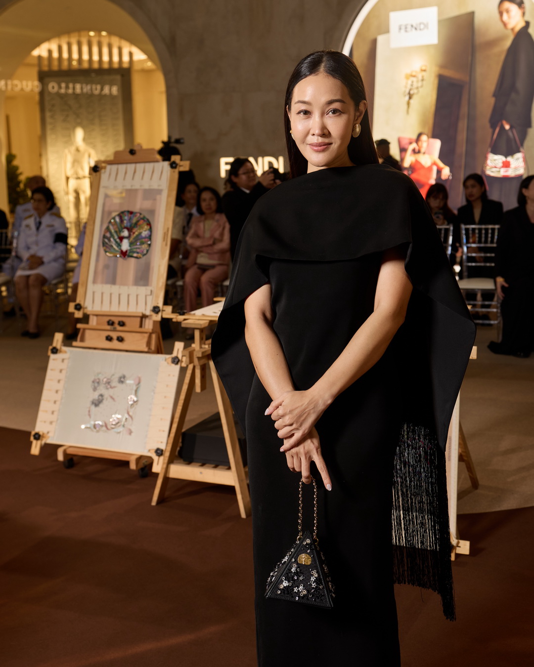 สมเด็จพระเจ้าลูกเธอ เจ้าฟ้าสิริวัณณวรี นารีรัตนราชกัญญา ทรงรับชมแฟชั่นโชว์ภายใต้แนวคิด ‘The Walk of Woven Identities’