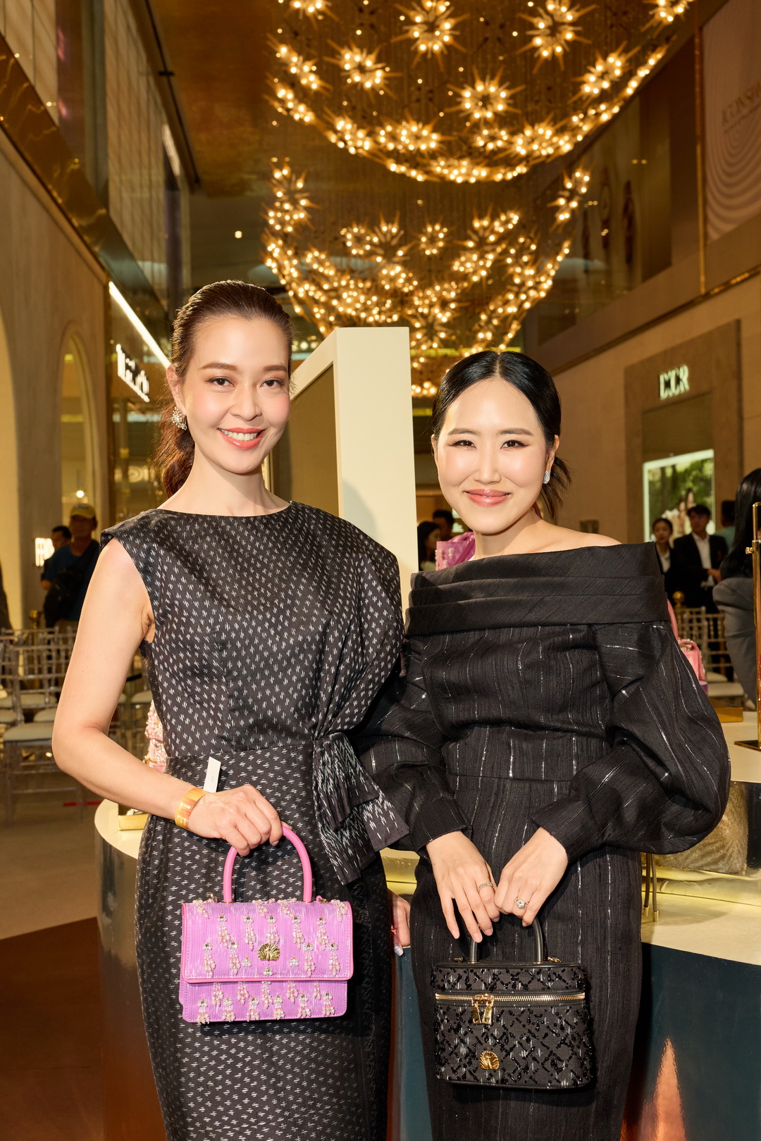 สมเด็จพระเจ้าลูกเธอ เจ้าฟ้าสิริวัณณวรี นารีรัตนราชกัญญา ทรงรับชมแฟชั่นโชว์ภายใต้แนวคิด ‘The Walk of Woven Identities’
