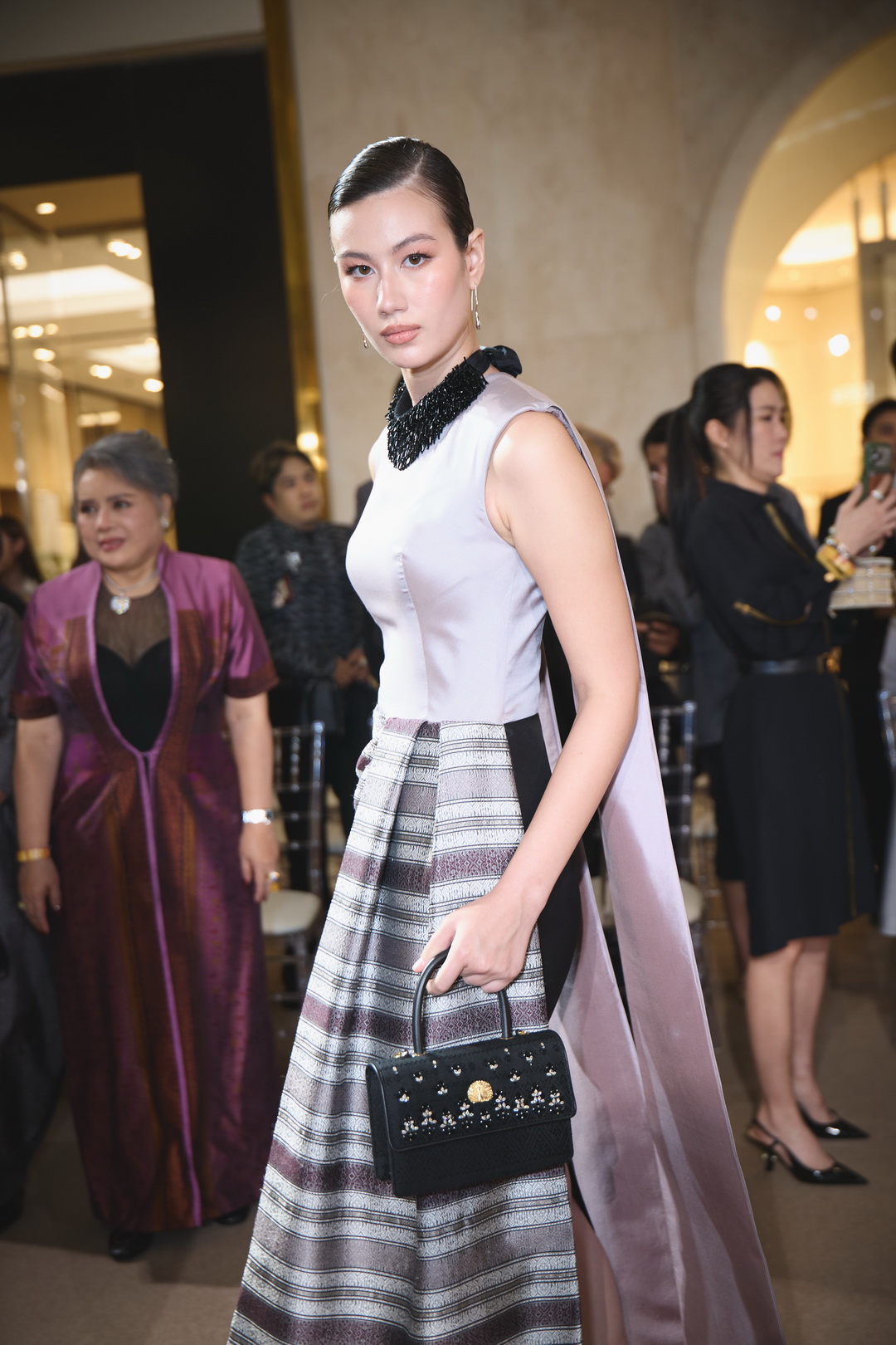 สมเด็จพระเจ้าลูกเธอ เจ้าฟ้าสิริวัณณวรี นารีรัตนราชกัญญา ทรงรับชมแฟชั่นโชว์ภายใต้แนวคิด ‘The Walk of Woven Identities’