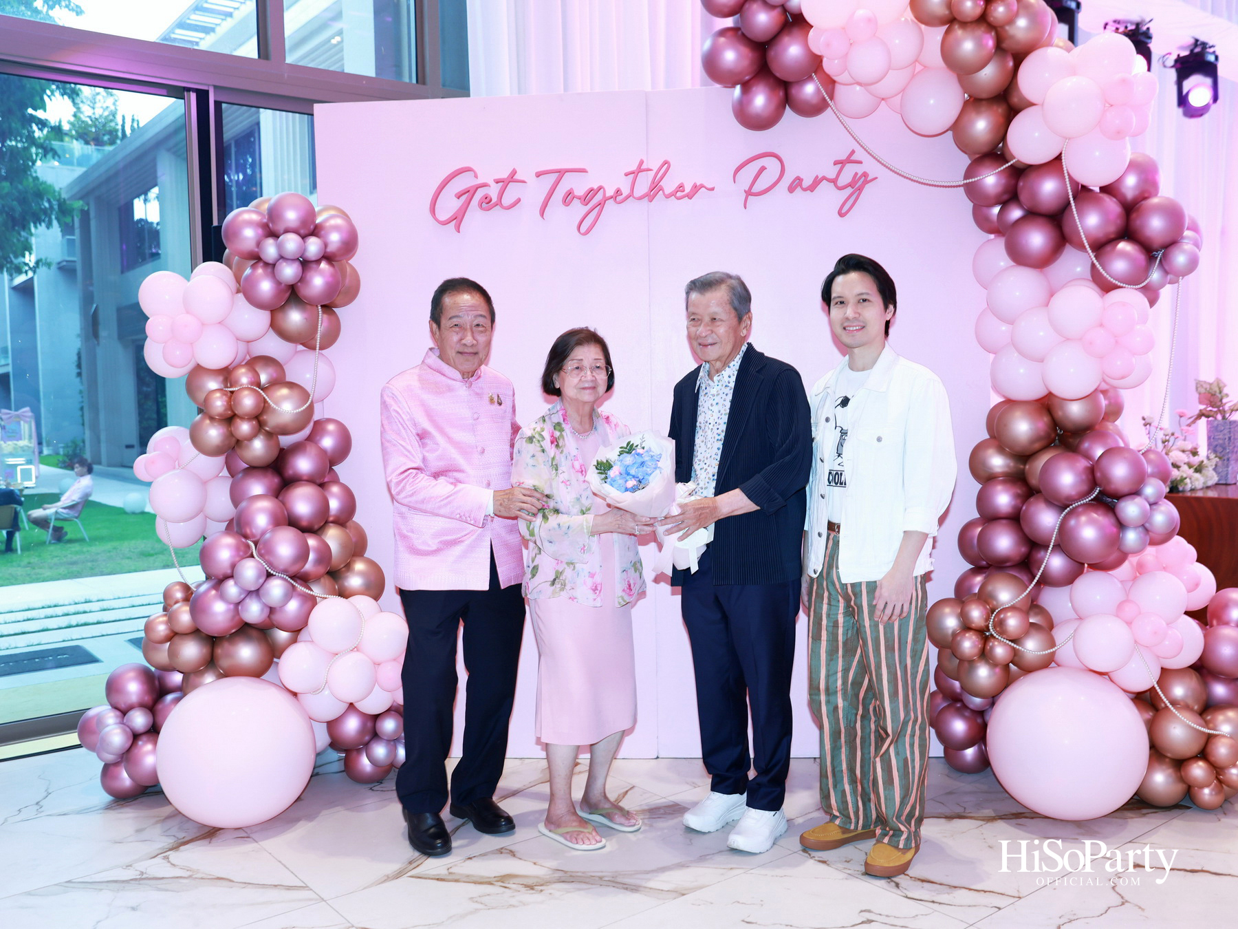 ‘LOVE FOREVER’ ค่ำคืนแห่งความรัก ฉลองวันเกิด ‘คุณสุวิมล มหากิจศิริ’ อย่างอบอุ่นและชื่นมื่น