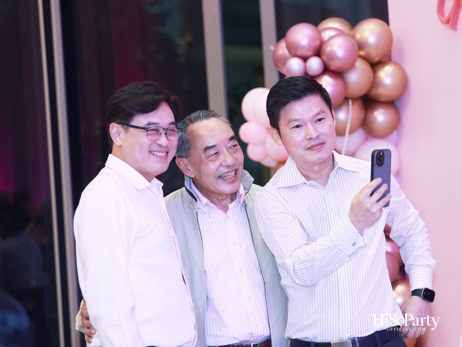 ‘LOVE FOREVER’ ค่ำคืนแห่งความรัก ฉลองวันเกิด ‘คุณสุวิมล มหากิจศิริ’ อย่างอบอุ่นและชื่นมื่น