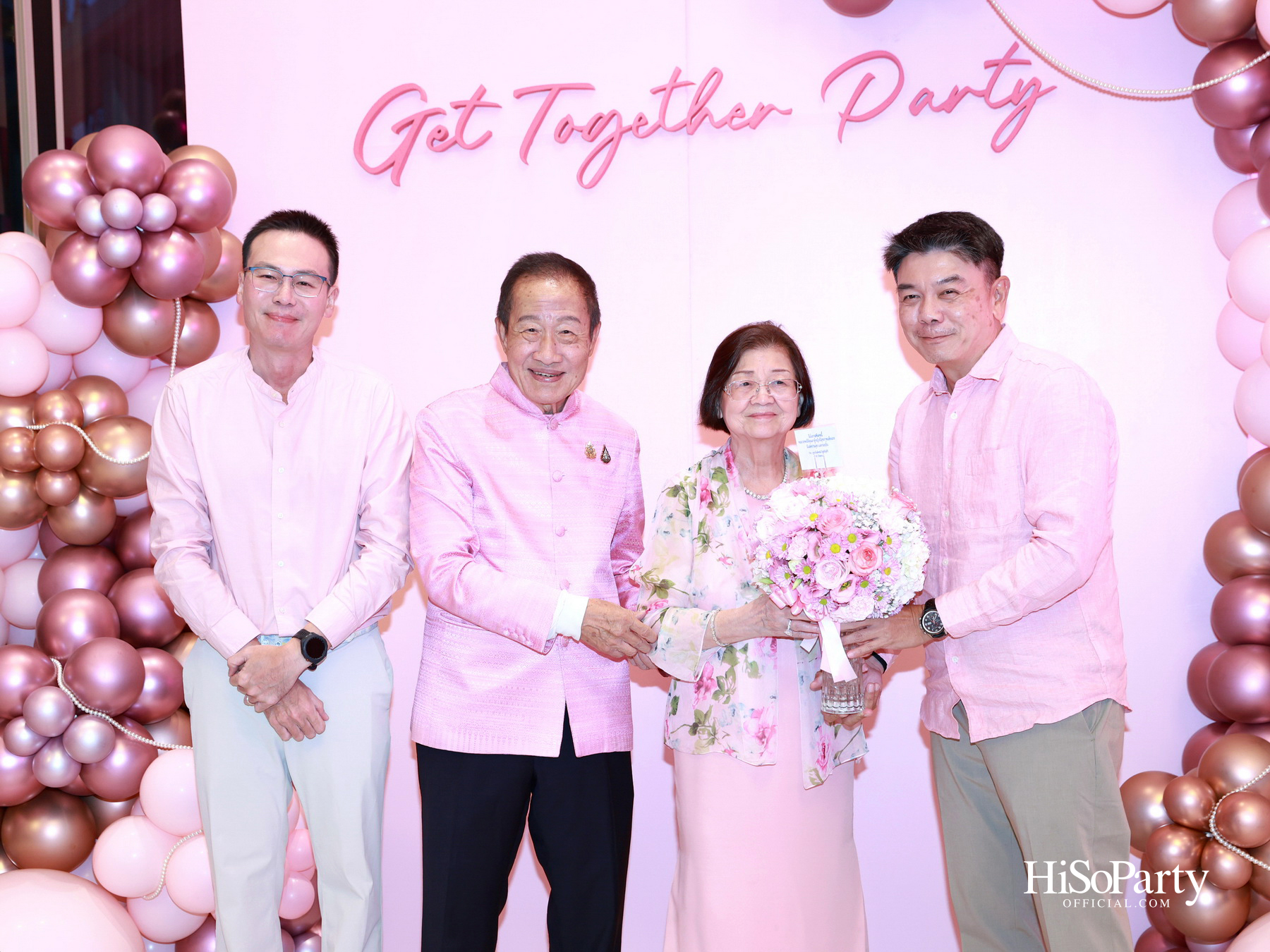 ‘LOVE FOREVER’ ค่ำคืนแห่งความรัก ฉลองวันเกิด ‘คุณสุวิมล มหากิจศิริ’ อย่างอบอุ่นและชื่นมื่น