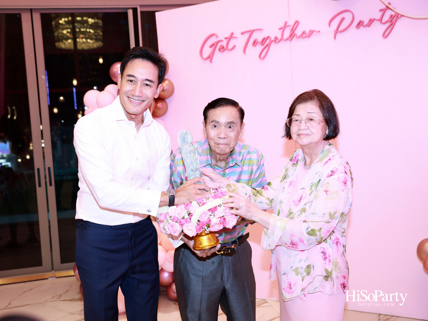 ‘LOVE FOREVER’ ค่ำคืนแห่งความรัก ฉลองวันเกิด ‘คุณสุวิมล มหากิจศิริ’ อย่างอบอุ่นและชื่นมื่น