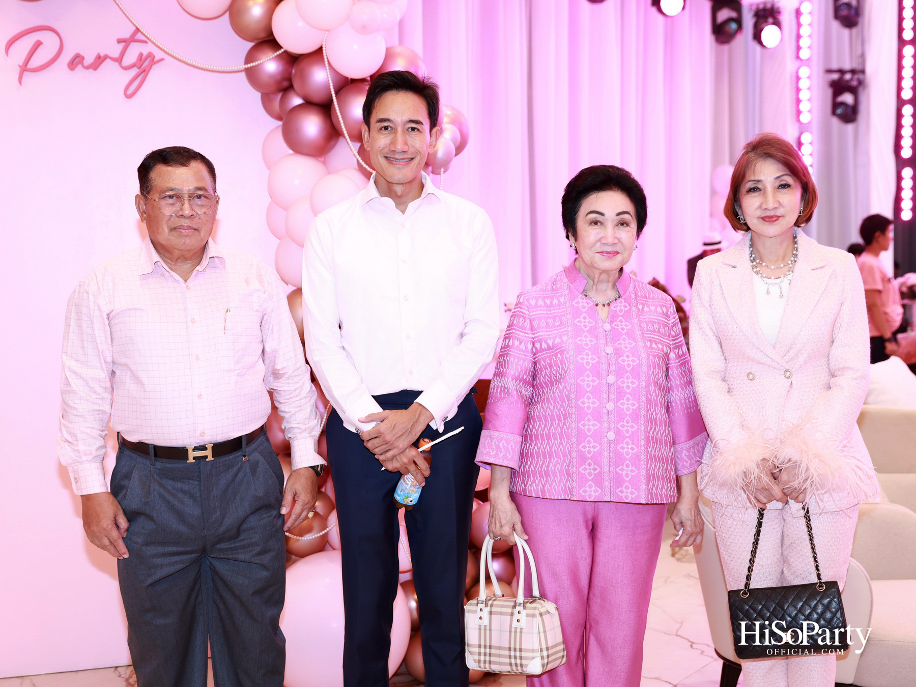 ‘LOVE FOREVER’ ค่ำคืนแห่งความรัก ฉลองวันเกิด ‘คุณสุวิมล มหากิจศิริ’ อย่างอบอุ่นและชื่นมื่น