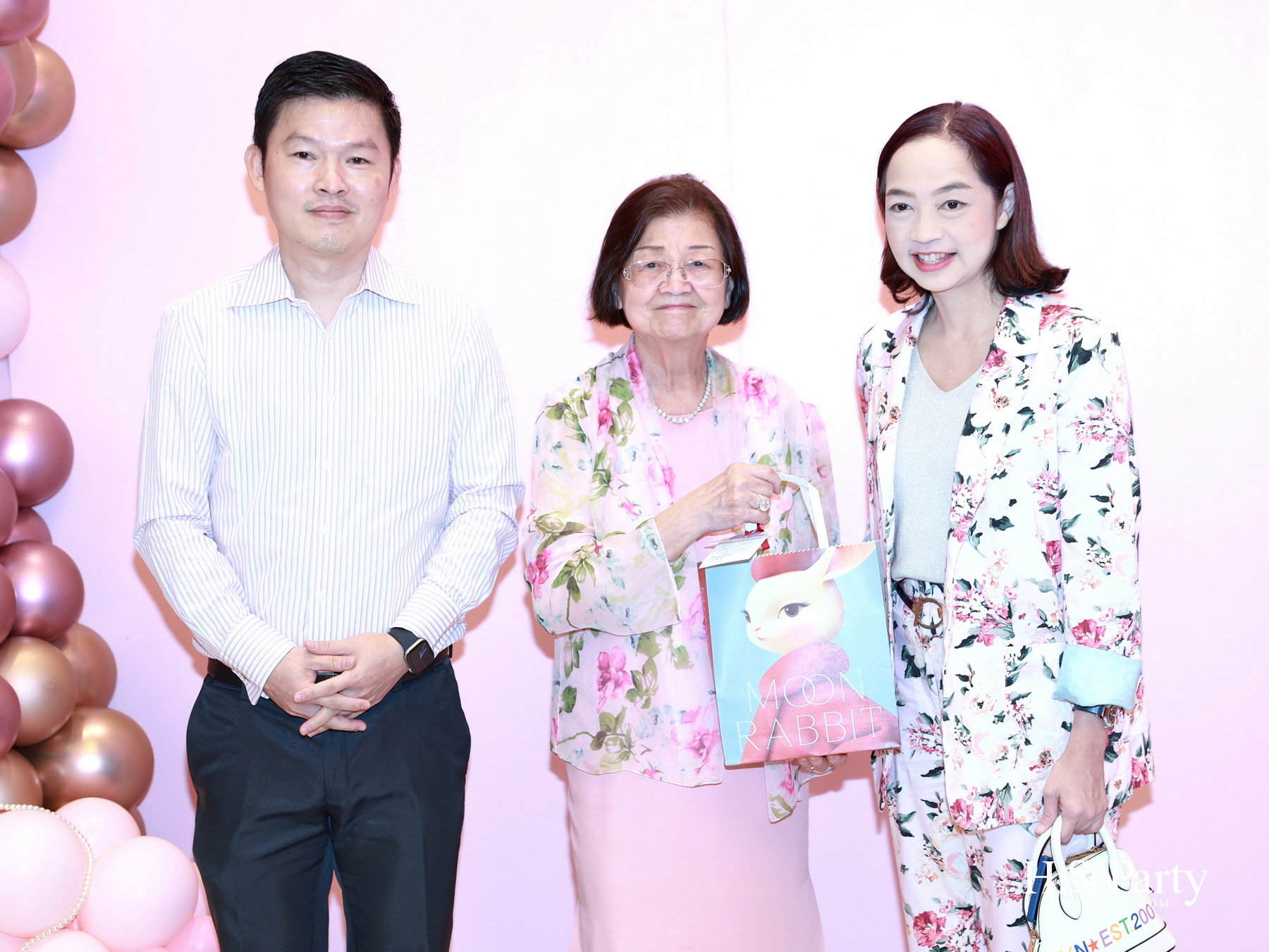 ‘LOVE FOREVER’ ค่ำคืนแห่งความรัก ฉลองวันเกิด ‘คุณสุวิมล มหากิจศิริ’ อย่างอบอุ่นและชื่นมื่น