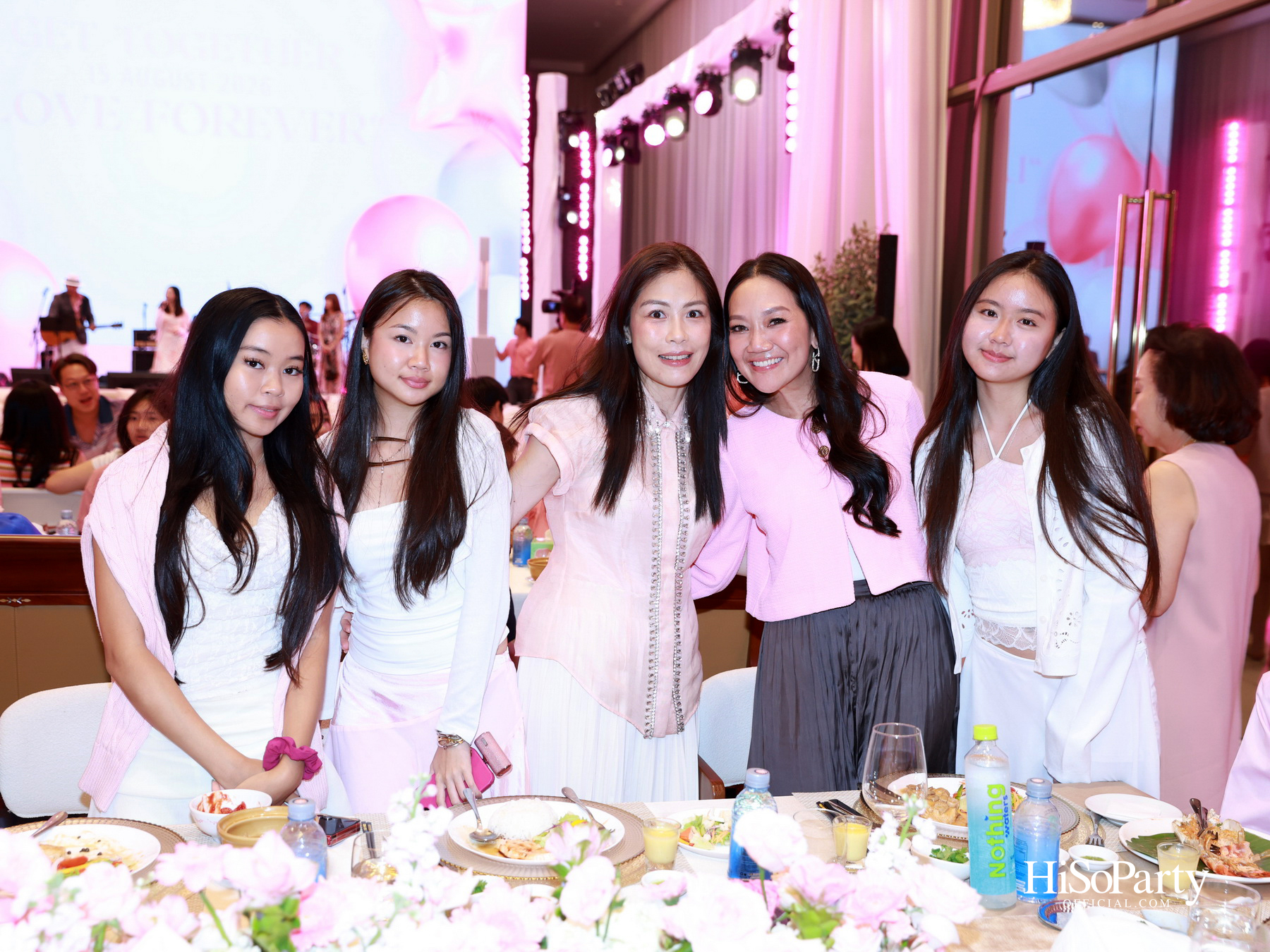 ‘LOVE FOREVER’ ค่ำคืนแห่งความรัก ฉลองวันเกิด ‘คุณสุวิมล มหากิจศิริ’ อย่างอบอุ่นและชื่นมื่น