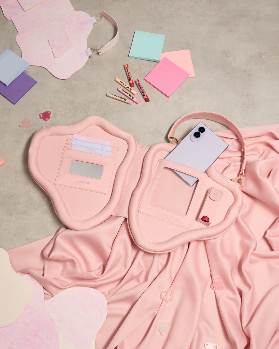 Samsung x PIPATCHARA ถ่ายทอดแนวคิด ‘Carry the Necessaries’ ผ่าน ‘RUBY’ แฟชั่นไอเทมลิมิเต็ดเพียง 100 ชิ้นในโลก