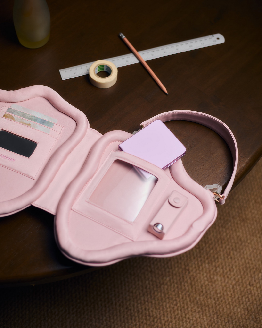 Samsung x PIPATCHARA ถ่ายทอดแนวคิด ‘Carry the Necessaries’ ผ่าน ‘RUBY’ แฟชั่นไอเทมลิมิเต็ดเพียง 100 ชิ้นในโลก