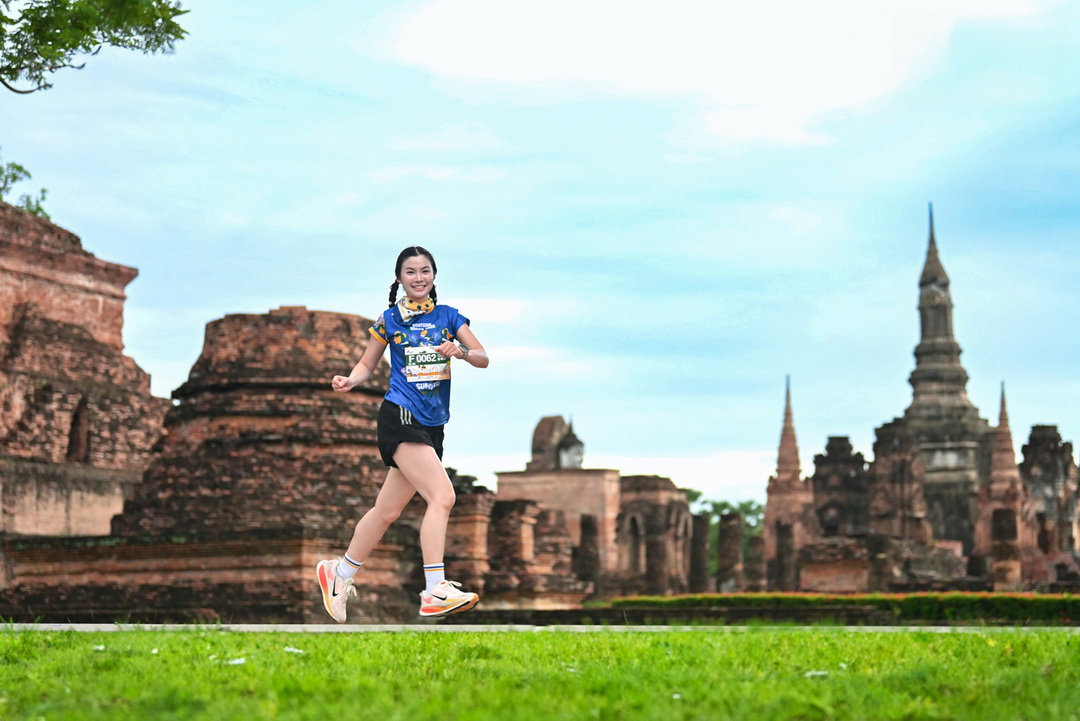 นักวิ่งกว่า 2,000 คน ร่วมพิชิตเส้นชัยเมืองมรดกโลกใน ‘บางกอกแอร์เวย์ส สุโขทัย ฮาล์ฟ มาราธอน 2026’