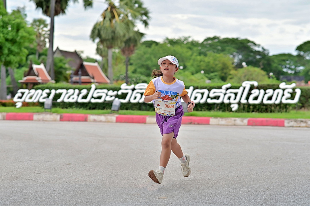 นักวิ่งกว่า 2,000 คน ร่วมพิชิตเส้นชัยเมืองมรดกโลกใน ‘บางกอกแอร์เวย์ส สุโขทัย ฮาล์ฟ มาราธอน 2026’