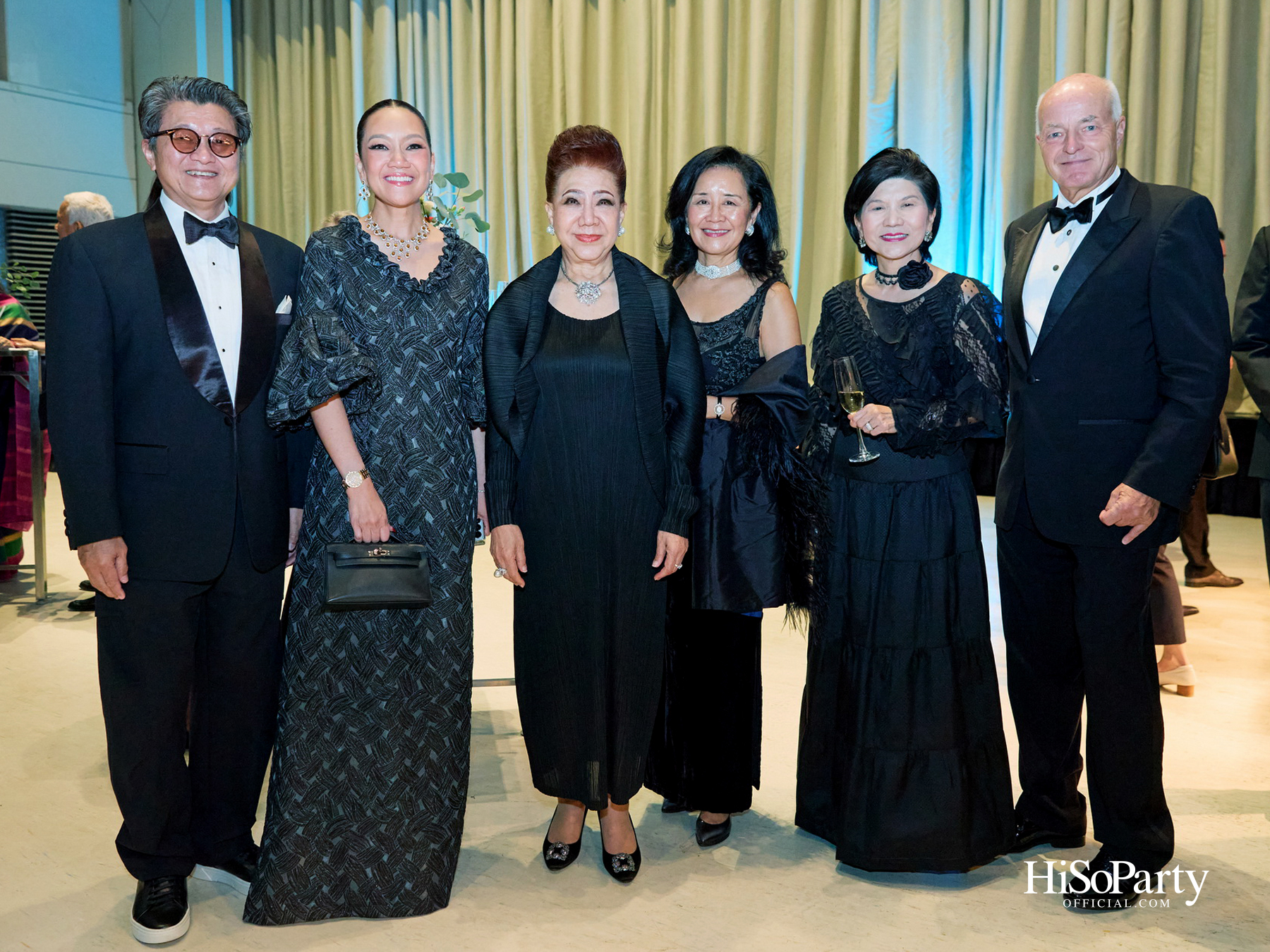 พระบาทสมเด็จพระเจ้าอยู่หัว  และสมเด็จพระนางเจ้าฯ พระบรมราชินี เสด็จฯ ทอดพระเนตรบัลเลต์ ‘โรมิโอ แอนด์ จูเลียต’