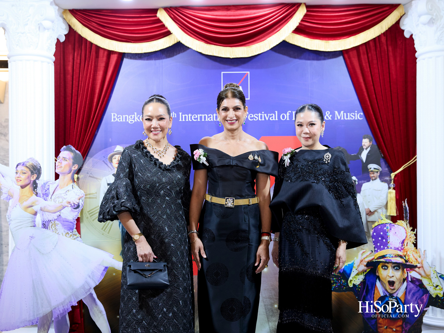 พระบาทสมเด็จพระเจ้าอยู่หัว  และสมเด็จพระนางเจ้าฯ พระบรมราชินี เสด็จฯ ทอดพระเนตรบัลเลต์ ‘โรมิโอ แอนด์ จูเลียต’