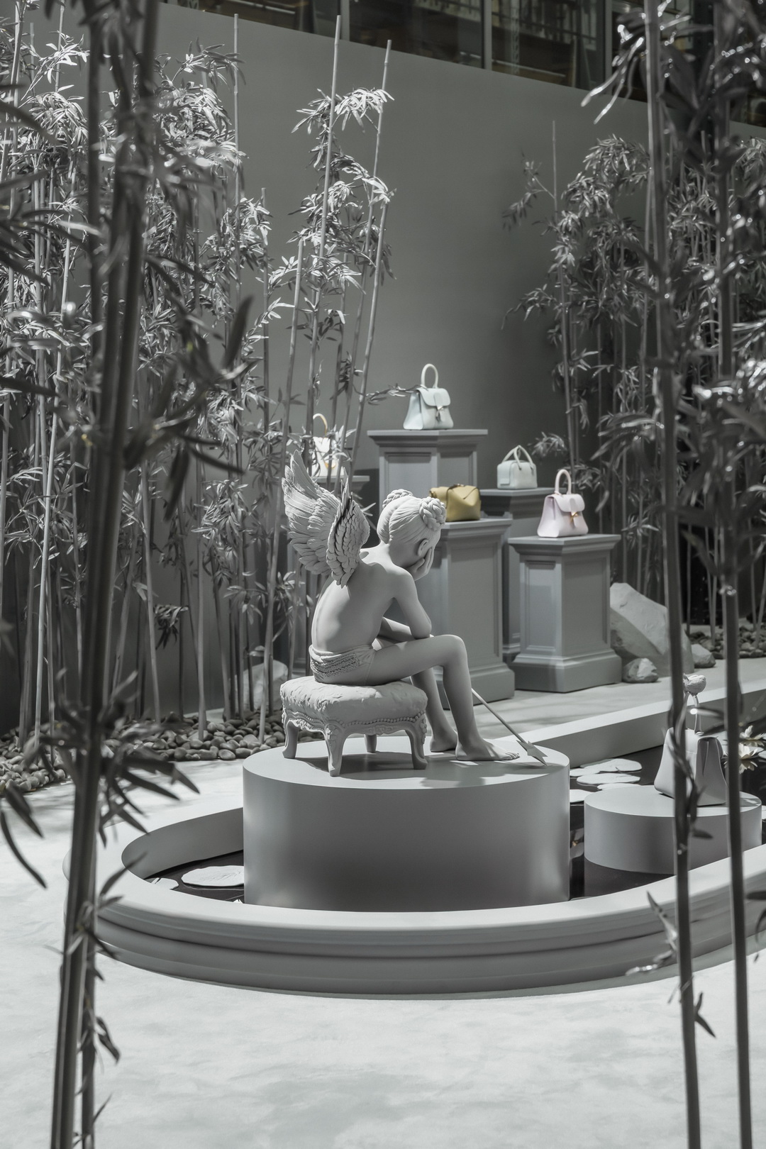 Delvaux ร่วมมือกับ Hans Op de Beeck เนรมิตโลกศิลปะโมโนโครม ถ่ายทอดความงามเหนือกาลเวลาผ่านงานหัตถศิลป์