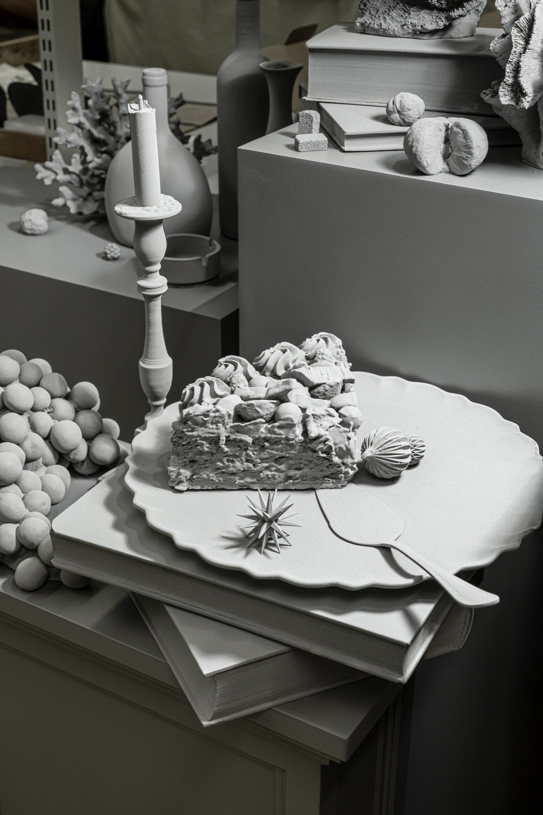Delvaux ร่วมมือกับ Hans Op de Beeck เนรมิตโลกศิลปะโมโนโครม ถ่ายทอดความงามเหนือกาลเวลาผ่านงานหัตถศิลป์