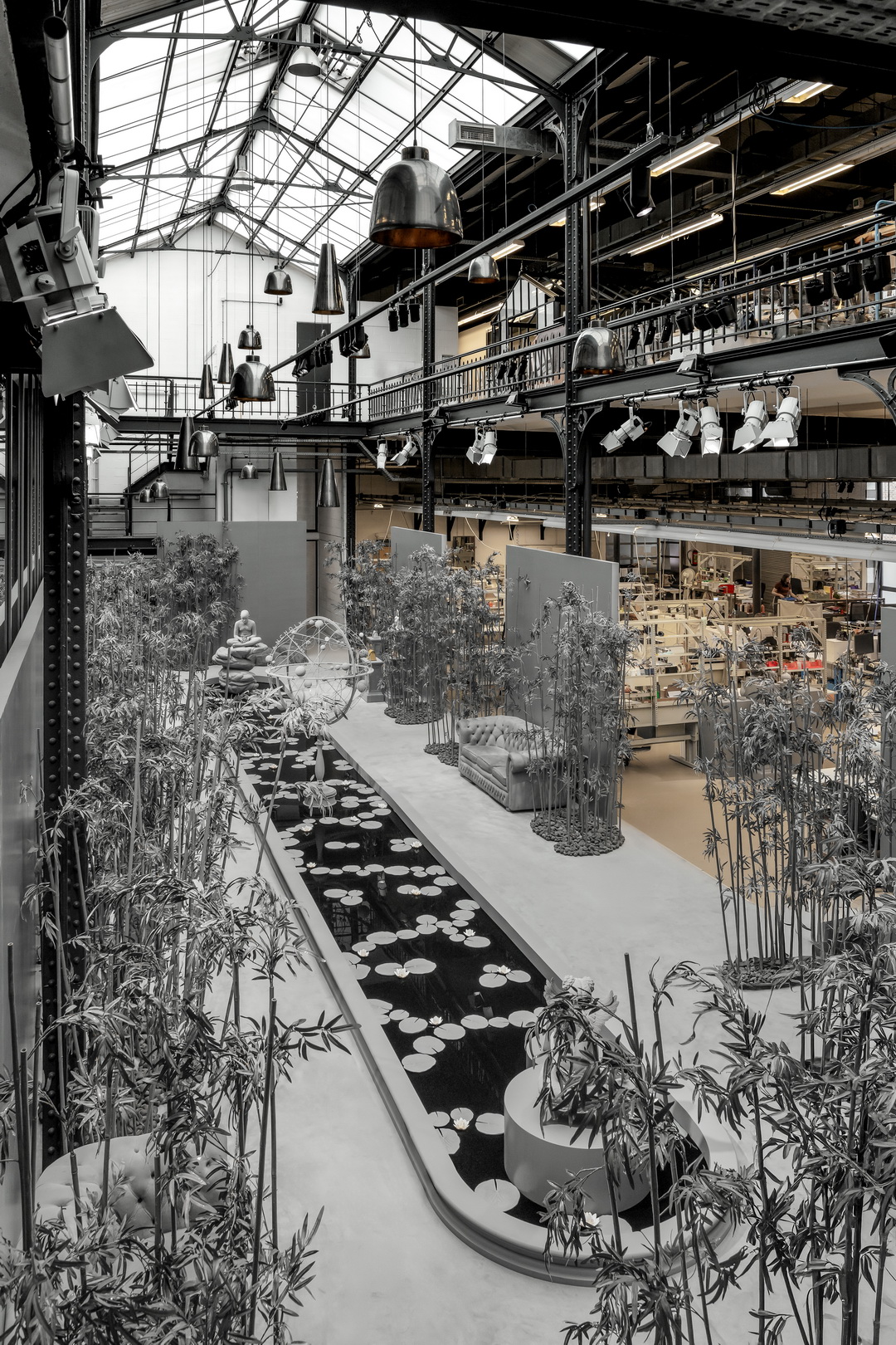 Delvaux ร่วมมือกับ Hans Op de Beeck เนรมิตโลกศิลปะโมโนโครม ถ่ายทอดความงามเหนือกาลเวลาผ่านงานหัตถศิลป์