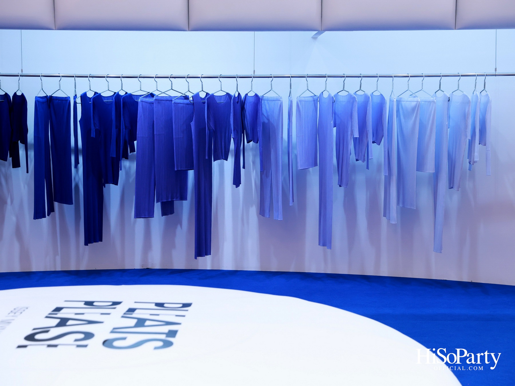 PLEATS PLEASE ISSEY MIYAKE เปิดตัว Pop-up ซีรีส์พิเศษ ‘AZURE COLORS’ 