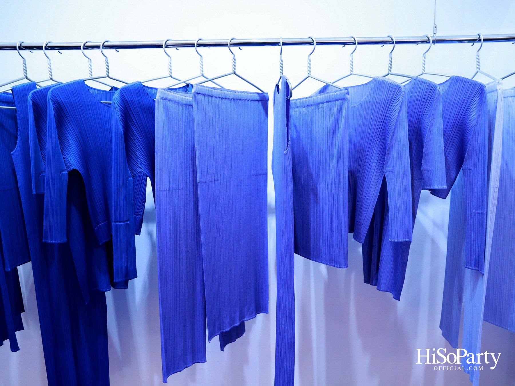 PLEATS PLEASE ISSEY MIYAKE เปิดตัว Pop-up ซีรีส์พิเศษ ‘AZURE COLORS’ 