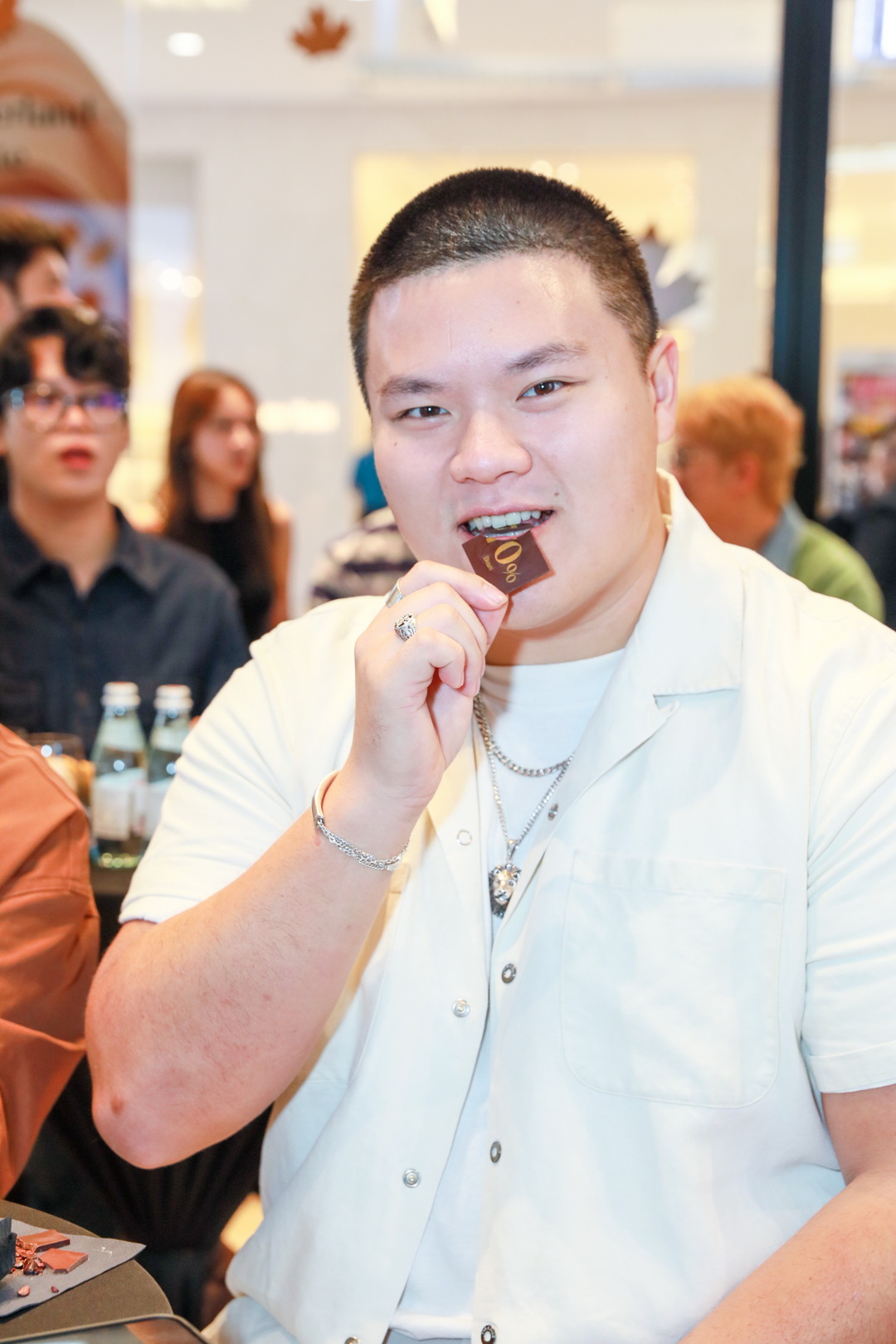 เอ็ม ดิสทริค ต้อนรับ Elias Läderach ถ่ายทอดศาสตร์ช็อกโกแลตสวิส พร้อมเปิดตัว ‘Thai Milk Tea Praline’ รสชาติพิเศษเฉพาะประเทศไทย