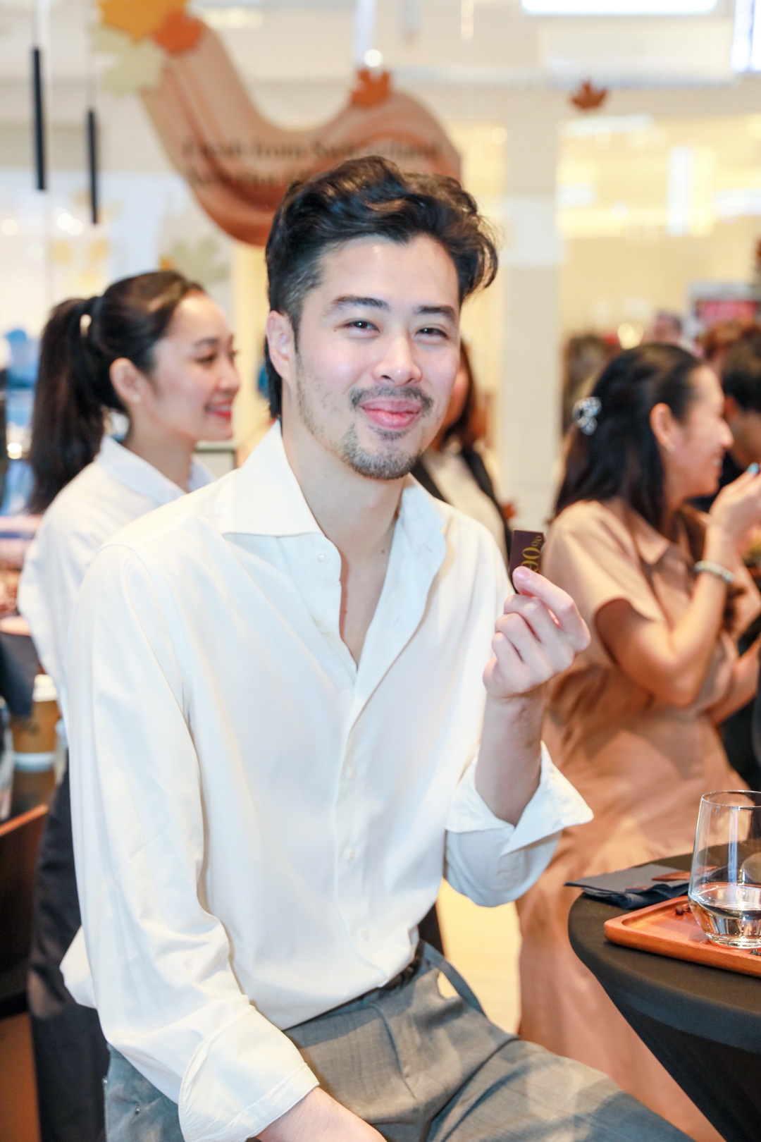 เอ็ม ดิสทริค ต้อนรับ Elias Läderach ถ่ายทอดศาสตร์ช็อกโกแลตสวิส พร้อมเปิดตัว ‘Thai Milk Tea Praline’ รสชาติพิเศษเฉพาะประเทศไทย