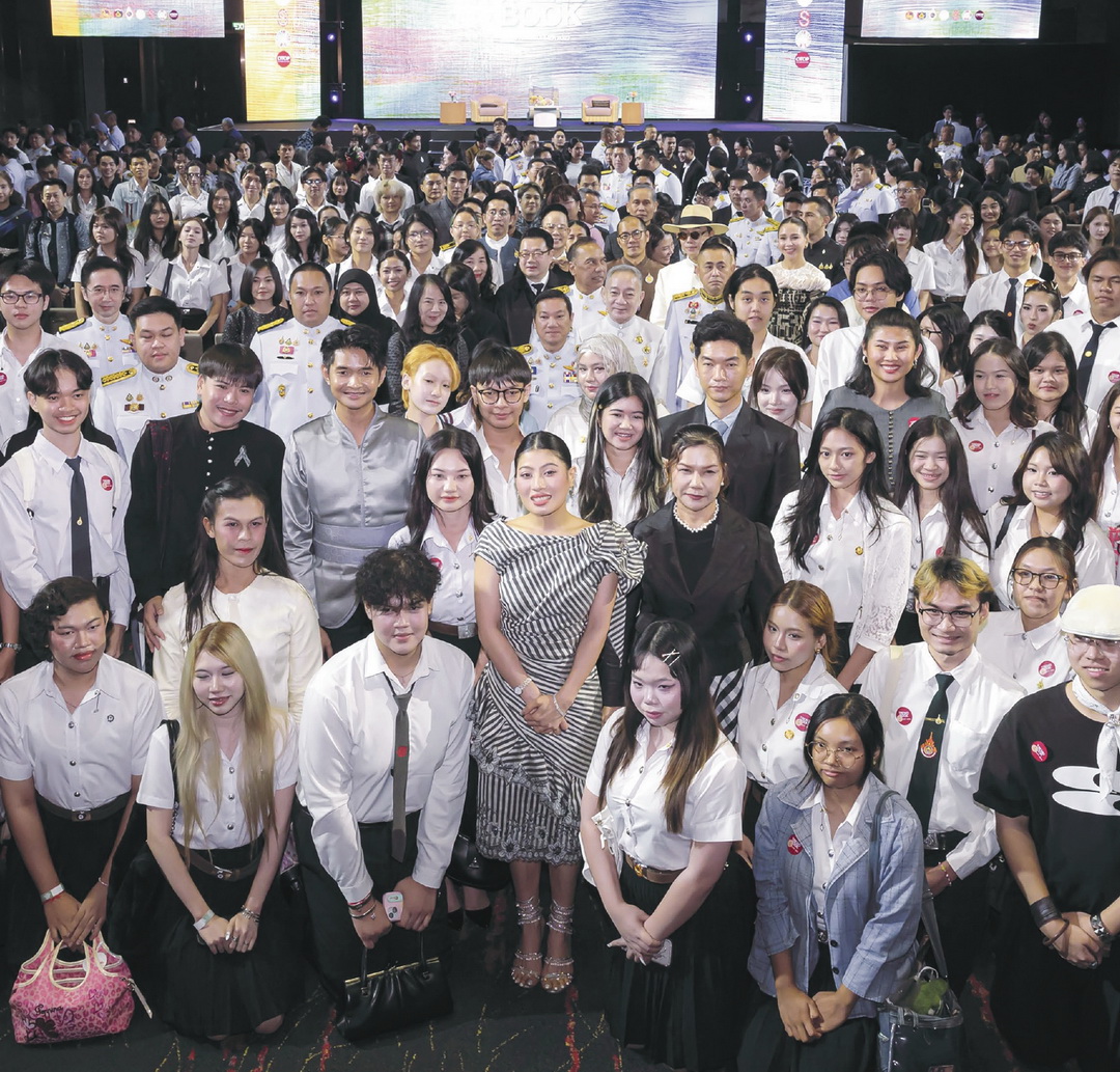 กระทรวงมหาดไทยจัดทำหนังสือเฉลิมพระเกียรติ 40 พรรษา ‘นารีรัตน์หัตถศิลป์’ ถ่ายทอดพระกรณียกิจ เจ้าฟ้าสิริวัณณวรีฯ ด้านผ้าไทยและหัตถศิลป์