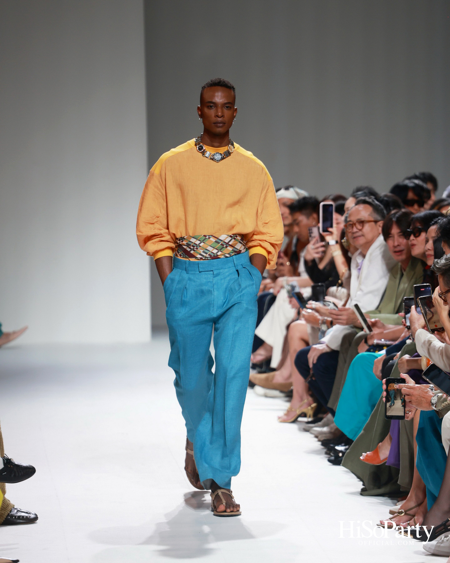 37°C Thirty-seven degrees Celsius นำเสนอคอลเลกชัน ‘LATITUDE 13.7° NORTH’ บนรันเวย์ BIFW2026