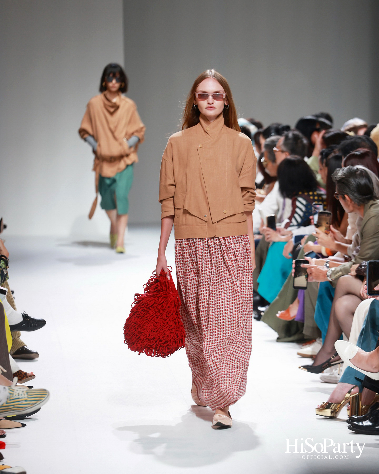 37°C Thirty-seven degrees Celsius นำเสนอคอลเลกชัน ‘LATITUDE 13.7° NORTH’ บนรันเวย์ BIFW2026
