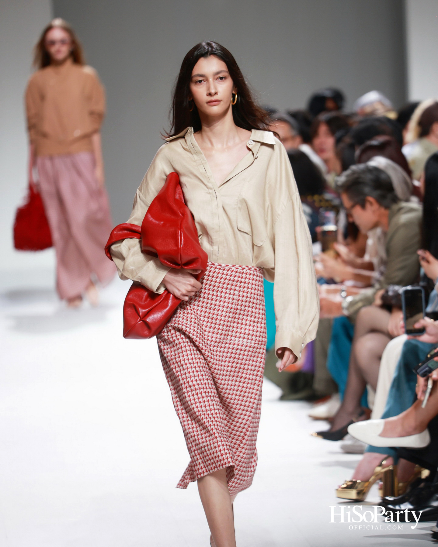 37°C Thirty-seven degrees Celsius นำเสนอคอลเลกชัน ‘LATITUDE 13.7° NORTH’ บนรันเวย์ BIFW2026
